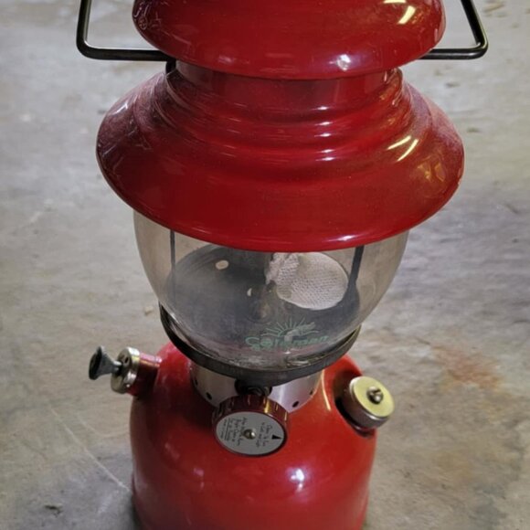 Coleman red 200 lantern - Picture 3 of 7
